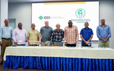 IDDI Y ASOFUNSAREC Firmas Acuerdo En favor de los Ríos Ozama E Isabela