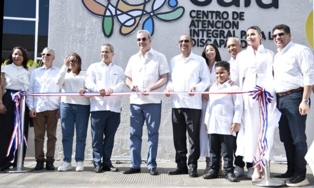 Presidente Abinader inaugura moderno Centro CAID en SDE construido por el MOPC