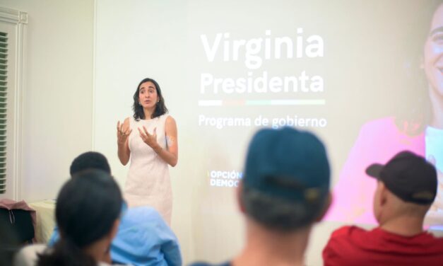 Virginia Antares continua presentando sus propuestas; esta vez el “conversao” fue en Puerto Plata