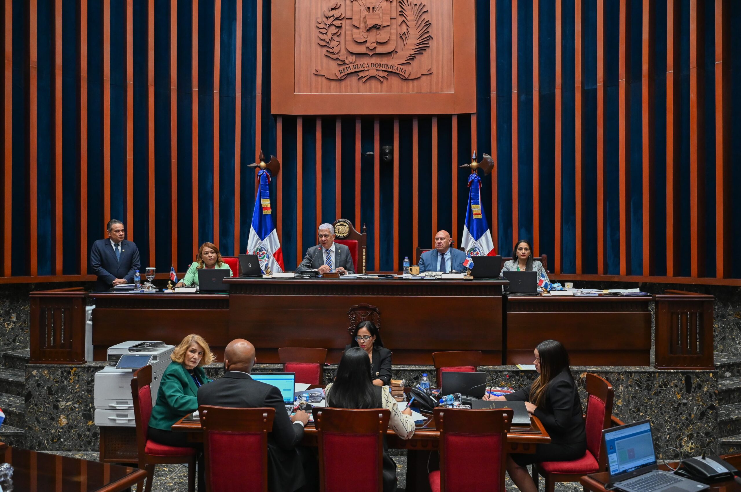 Senadores aprueban en primera lectura permitir a los partidos proponer un alcalde en caso de vacio legal