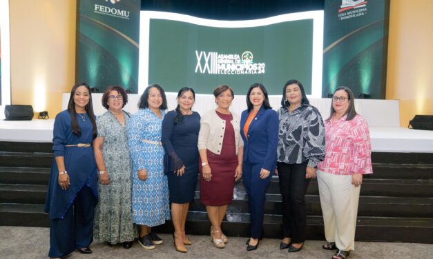 Alcaldesa de La Vega, Amparo Custodio, participa en la Asamblea General de Municipios de Fedomu y la LMD