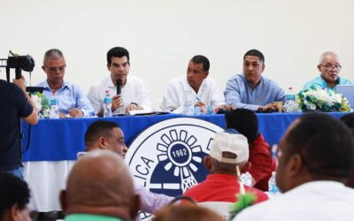 Wellington Arnaud socializa con comunitarios de La Altagracia y municipio San Pedro de Macorís