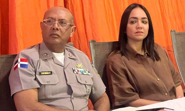 Ministra de Interior y Policía y el director general se reunieron con autoridades y empresarios de la provincia Samaná.
