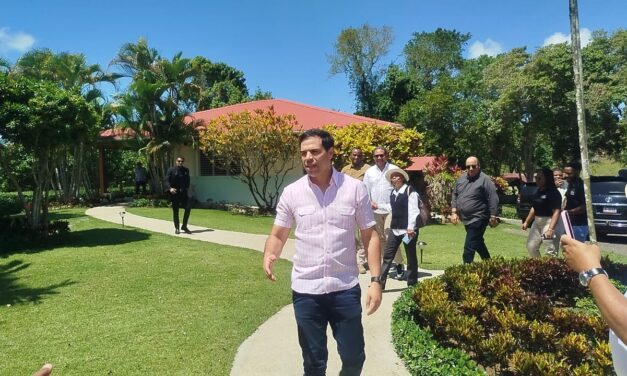 Ministro de Cultura recorre María Trinidad Sánchez en atención a las necesidades culturales de la provincia.