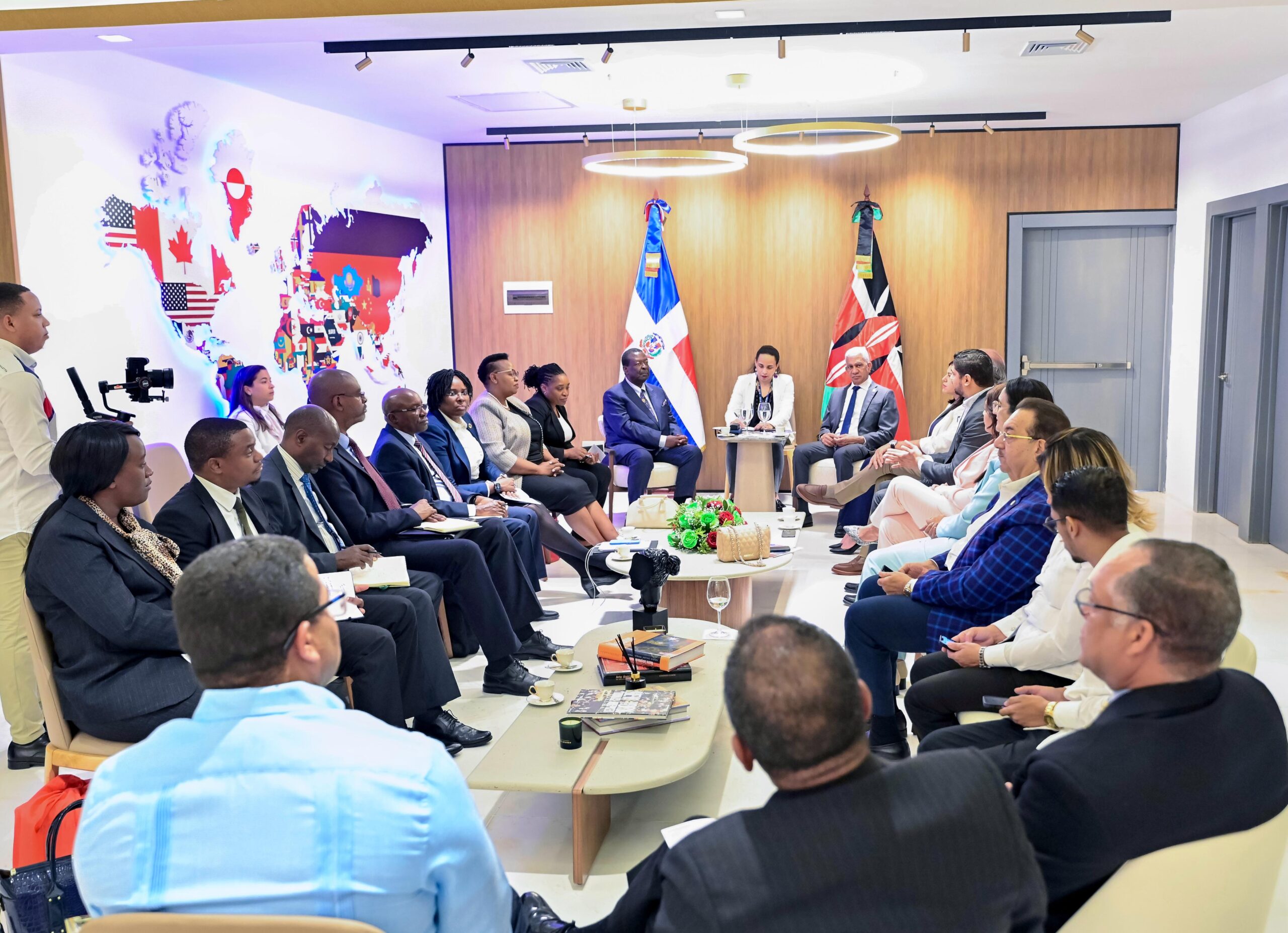 Durante encuentro con canciller keniano, presidente del Senado externa preocupación por la crisis migratoria haitiana