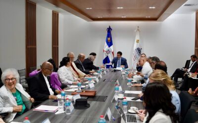 Roberto Ángel presenta al Consejo Nacional de Cultura los ejes de su gestión