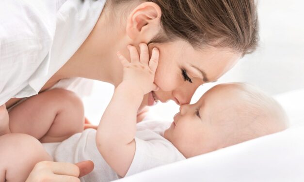 La maternidad no es blanco o negro (y el uso de pantallas tampoco)