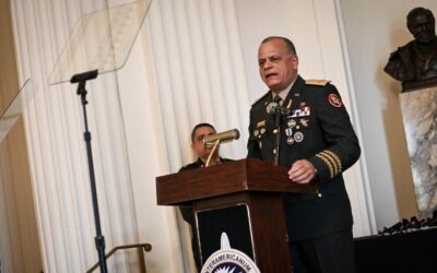 Ministro de Defensa fortalece lazos estratégicos en Washington y recibe importante reconocimiento internacional