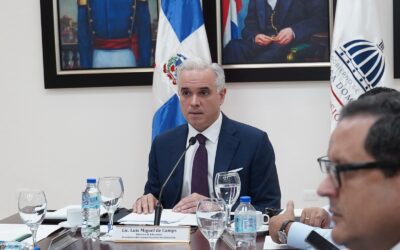 Ministro De Camps presenta hoja de ruta de su gestión y avance avances de cara al inicio del próximo año escolar ante CNE