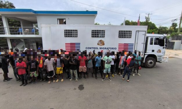 Detienen 1,564 y repatrían otros 1,093