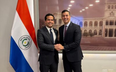 Presidente de Paraguay recibe al senador Omar Fernández