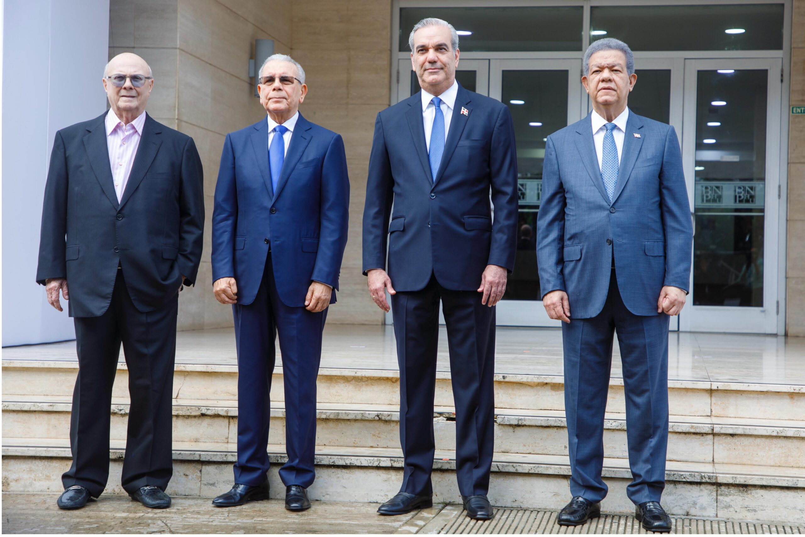 Presidente Abinader visitará al expresidente Danilo Medina para continuar el diálogo sobre la crisis haitiana