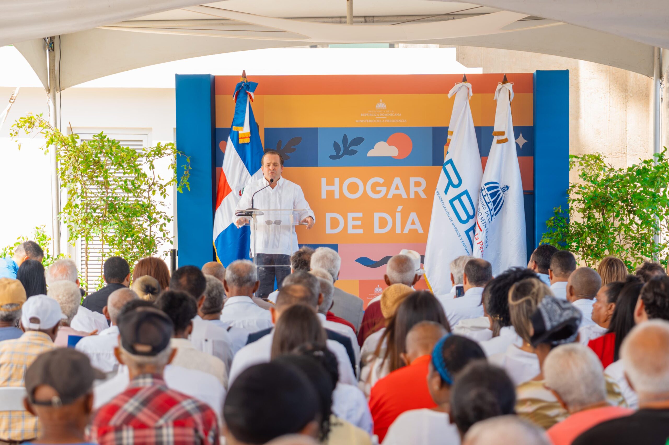 Ministro Paliza encabeza entrega de hogar de día para adultos mayores en el Nuevo Domingo Savi