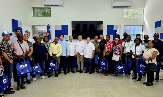 Gobierno entrega RD$80 millones a productores porcinos del Cibao Central afectados por la peste porcina africana