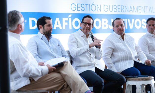 Ministro Freund afirma nuevo sistema de gestión permitirá control efectivo de la nómina pública