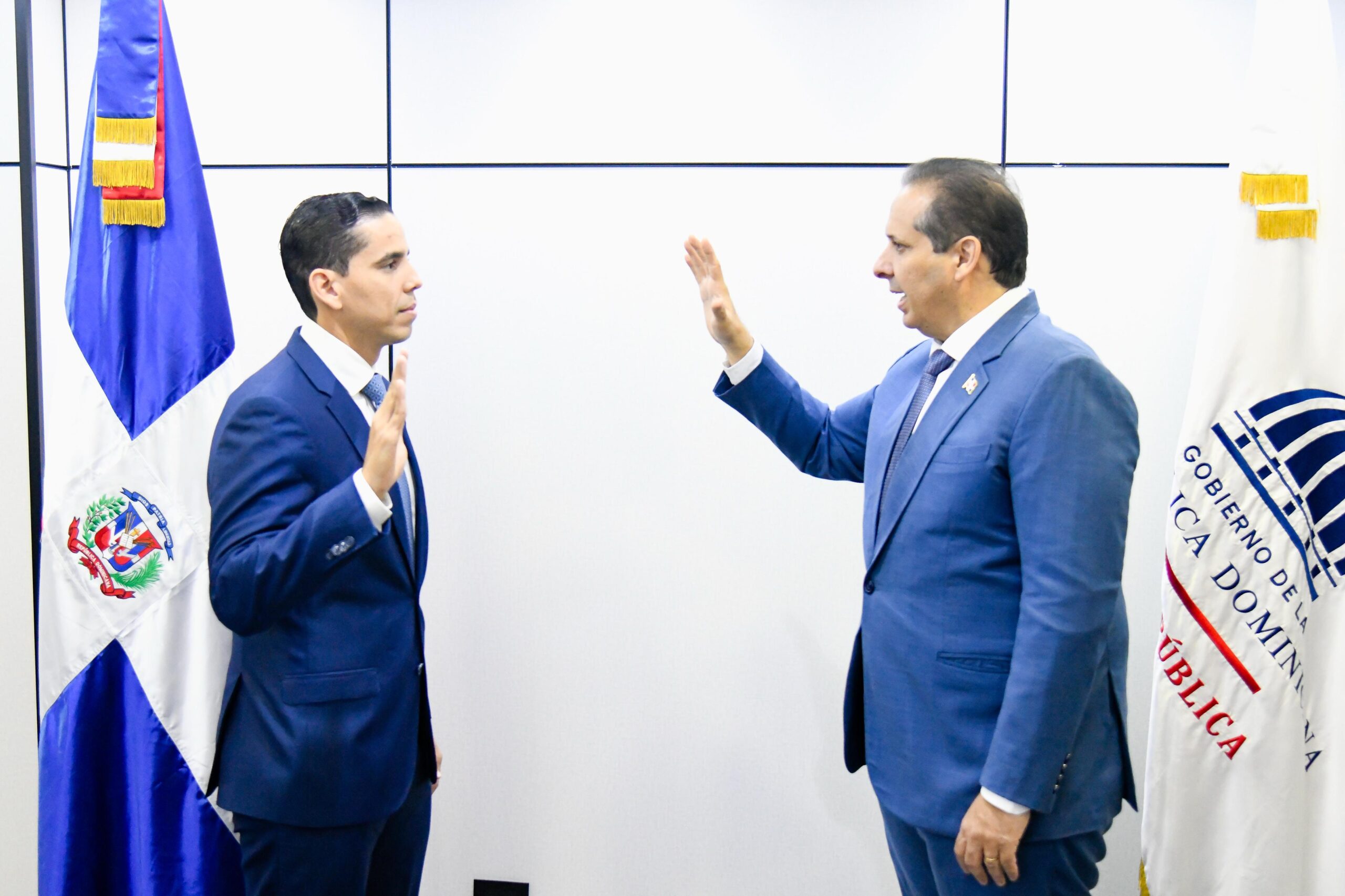 Víctor Atallah juramenta a Edward Guzmán como nuevo director ejecutivo de SeNaSa