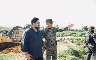 Ministro de Defensa de RD y Subsecretario de Defensa de EE.UU. recorren frontera domínico-haitiana de Manzanillo a Dajabón