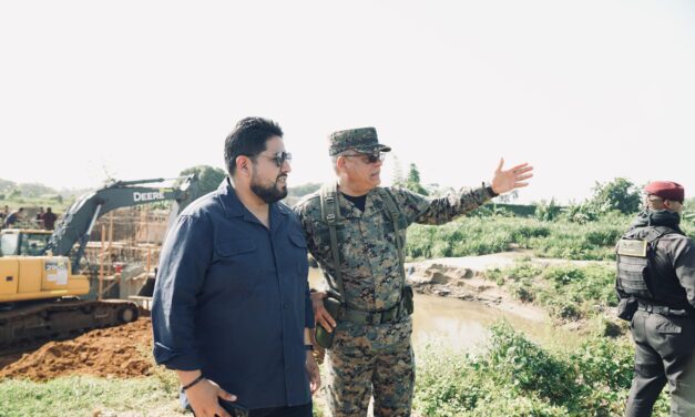 Ministro de Defensa de RD y Subsecretario de Defensa de EE.UU. recorren frontera domínico-haitiana de Manzanillo a Dajabón