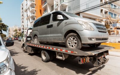 Alcaldía del DN y DIGESETT retiran chatarras y vehículos mal estacionados en Ensanche Quisqueya