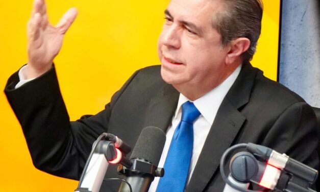 Francisco Javier define como excusa presidente Abinader, atribuir a asuntos legales la no terminación 11 mil aulas iniciadas por Danilo Medina; insiste Gobierno ha cometido un crimen