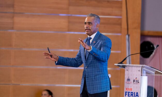 Ministro Santos presenta planes en sectores energético, minero e hidrocarburos en FILSD 2025