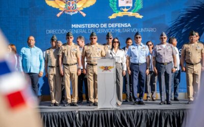 Jóvenes del barrio Capotillo inician entrenamiento del Servicio Militar Voluntario del MIDE