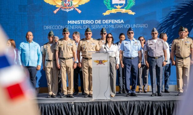 Jóvenes del barrio Capotillo inician entrenamiento del Servicio Militar Voluntario del MIDE