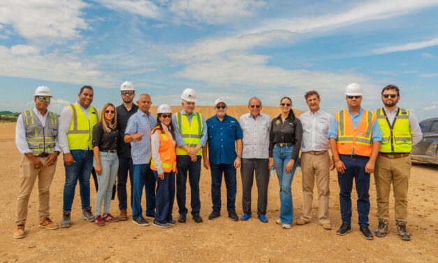 Ministros Paliza y Estrella supervisan avances de la Circunvalación de Navarrete y Moca