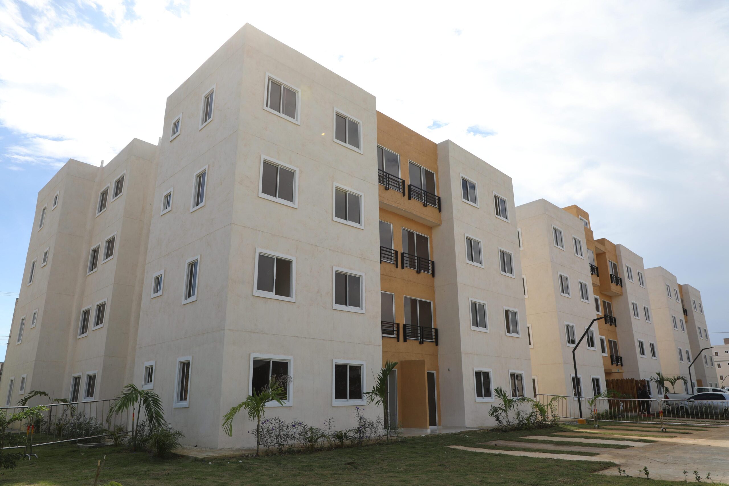 Abinader entrega 360 nuevos apartamentos en Ciudad Real San Luis, elevando a 760 las familias del proyecto que ya cuentan con un hogar seguro