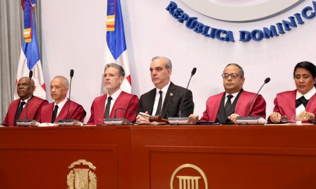 Presidente Abinader asiste a audiencia solemne por 181 aniversario de la Constitución dominicana
