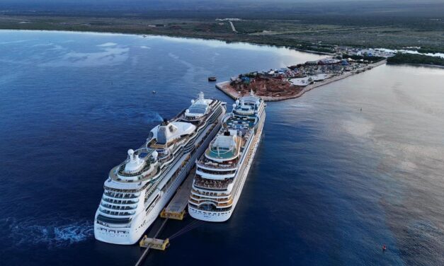 Presidente Abinader celebra llegada histórica de dos cruceros con 4,679 pasajeros a Pedernales