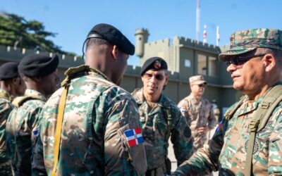 Ministro de Defensa recorre unidades del Ejército en la zona fronteriza y lleva mensaje de reconocimiento y felicitación navideña en nombre del Presidente de la República