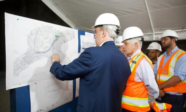 Presidente Abinader realiza visita de supervisión al túnel bajo la Plaza de la Bandera para ver los avances de la obra como parte de la solución vial de la zona