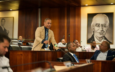 Regidor de OD denuncia improvisación y “visión migajera” del Gobierno en obras de Santiago