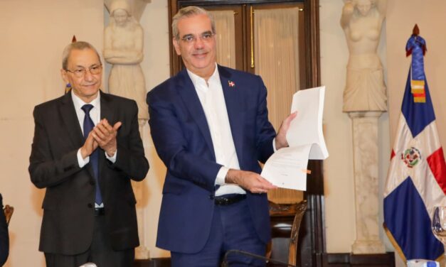 Presidente Abinader aprueba reglamento de aplicación de la Ley 47-25 de Contrataciones Públicas