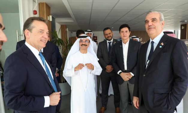 Presidente Abinader se reúne con el líder global de DP World para consolidar a República Dominicana como centro logístico y de inversión regional