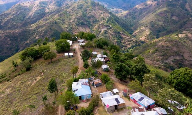 El Gramaso, en lo alto de la cordillera Central, ya tiene energía eléctrica