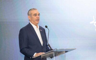 Abinader regresa al país tras agotar agenda en Panamá y Guyana