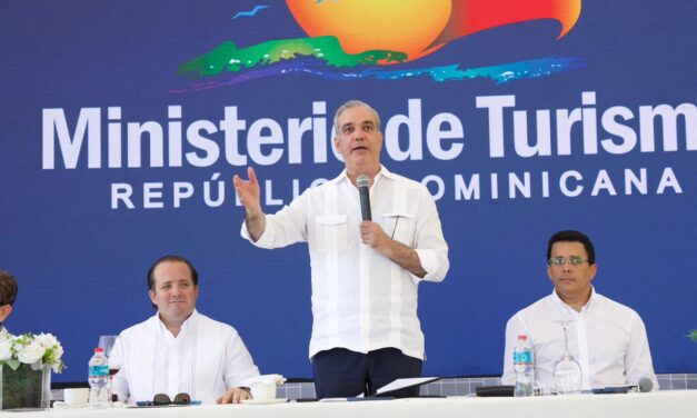 Presidente Abinader entrega obras de renovación de la playa Sosúa y su plaza de vendedores, impulsando su transformación como referente del turismo en la República Dominicana