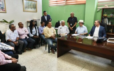 Hipólito Mejía apoya proceso de transformación y mecanización iniciado en Agricultura. Realiza visita de cortesía al ministro Oliverio Espaillat