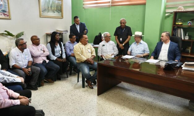 Hipólito Mejía apoya proceso de transformación y mecanización iniciado en Agricultura. Realiza visita de cortesía al ministro Oliverio Espaillat