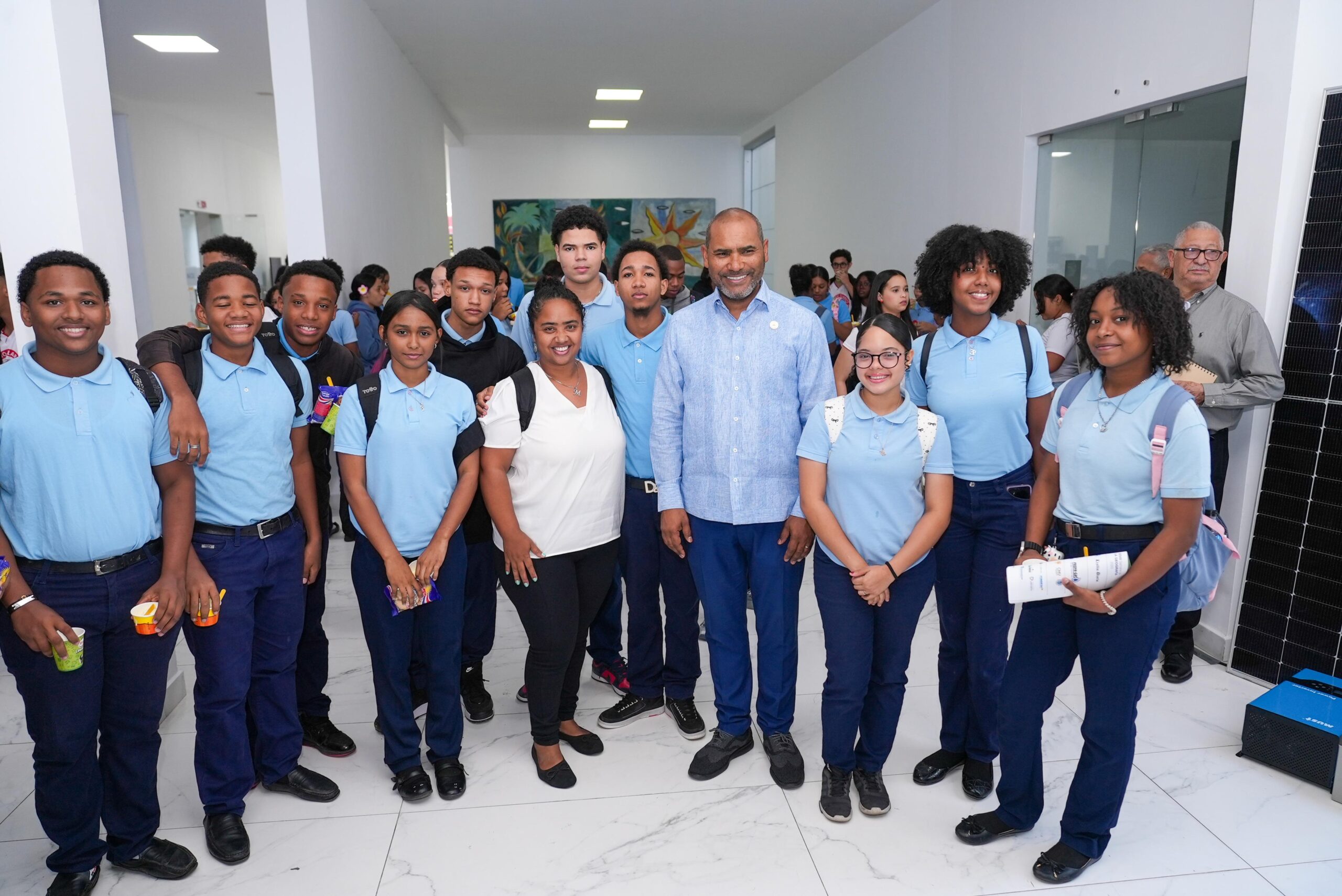 Energía y Minas impulsa cultura de uso responsable y transición energética en feria educativa nacional