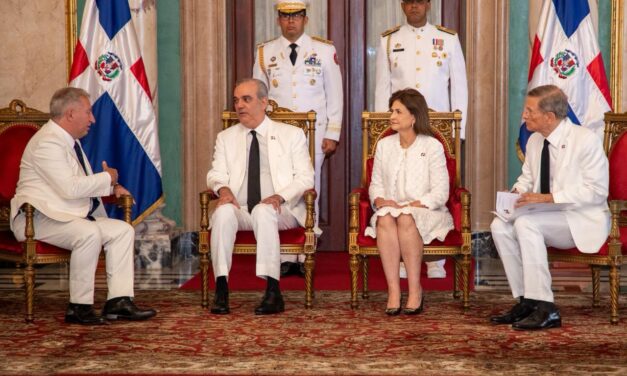 Presidente Abinader recibe cartas credenciales de seis nuevos embajadores acreditados ante el Gobierno dominicano