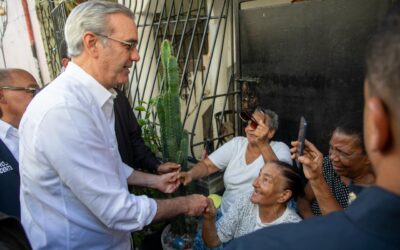 Abinader continúa supervisión en zonas vulnerables ante impacto de lluvias; durante visita a Los Platanitos, instruye a la alcaldía trabajar en solución definitiva a la laguna que afecta la zona