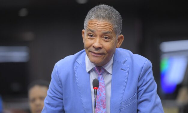 Eugenio Cedeño llama a Abinader a “poner orden en la casa” y alerta: “Hay gente a la que no le importa que el PRM desaparezca”
