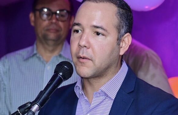 Johnny Pujols afirma en San Cristóbal que el Gobierno intenta acallar a la oposición y “destruir el sistema de partidos”