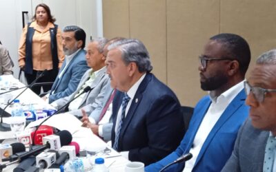 Comisión de diputados socializa proyecto de voto electrónico con la JCE