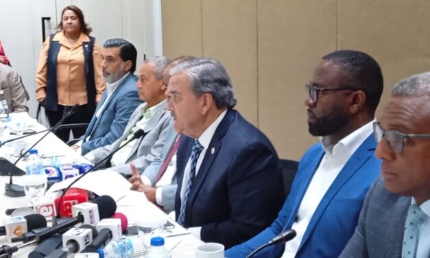 Comisión de diputados socializa  proyecto de voto electrónico con la JCE