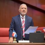 Taveras Guzmán renuncia del PRM y se declara senador Independiente