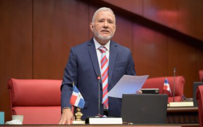 Taveras Guzmán renuncia del PRM y se declara senador Independiente